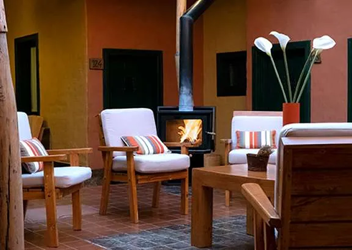 Interior del hotel Custom Host